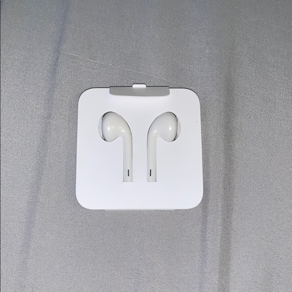 apple earbuds